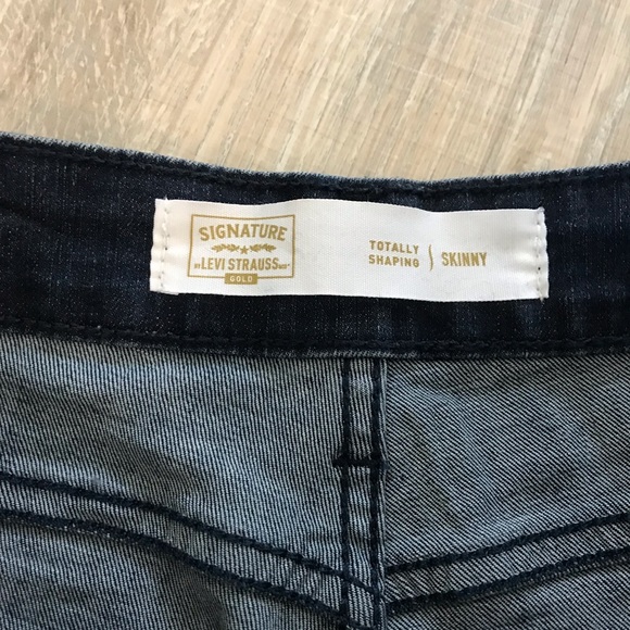Levi Strauss Signature Totally Shaping Skinny - Picture 2 of 6